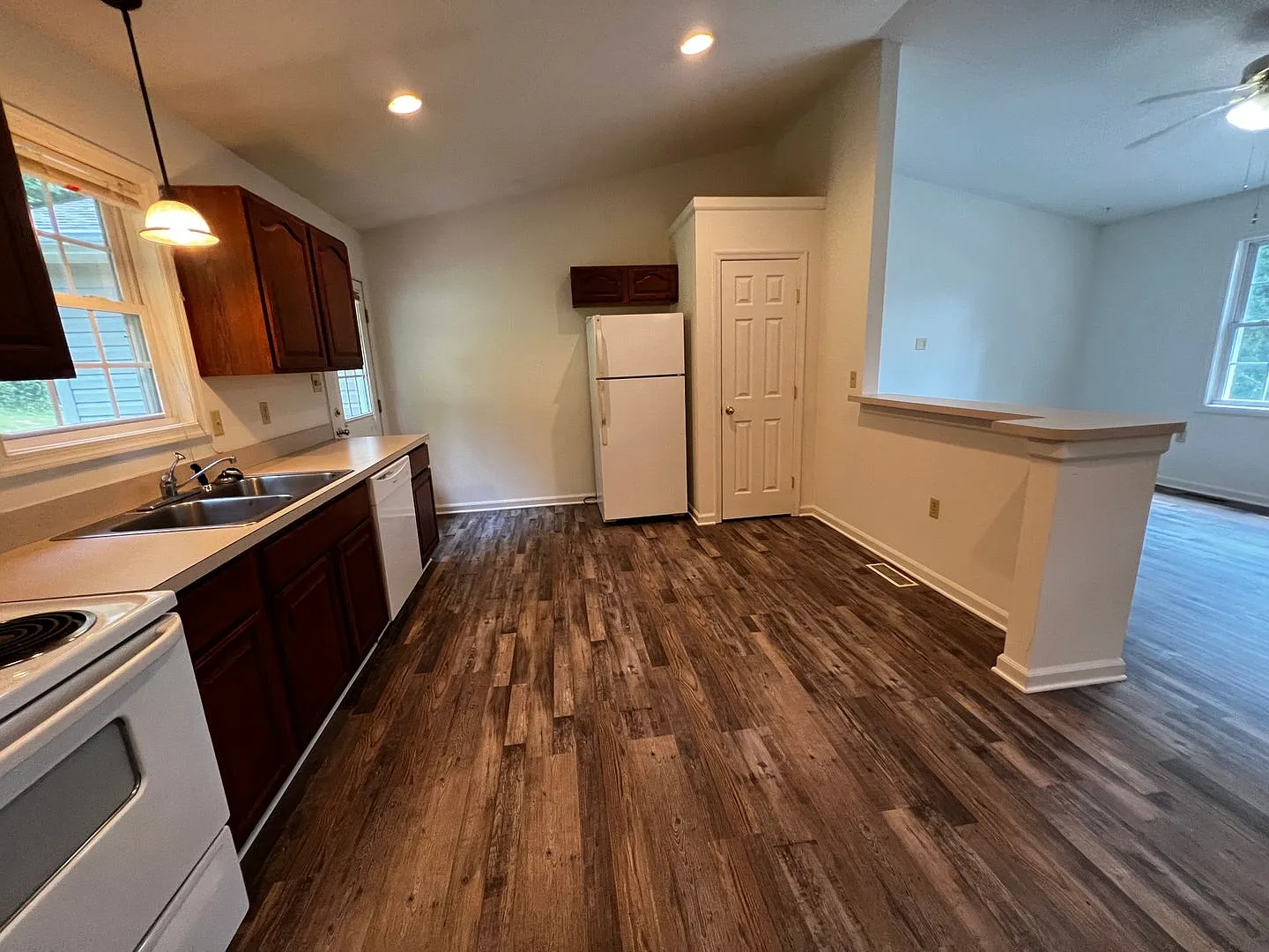812 Early Street — Photo 3