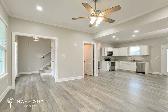 503 E Cloninger St — Photo 4