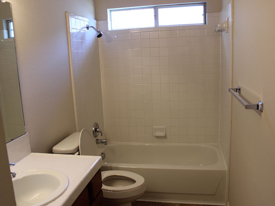 1st image of 1806 Holly Springs Dr