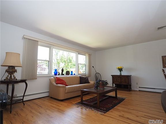 3rd image of 1740 Aladdin Ave