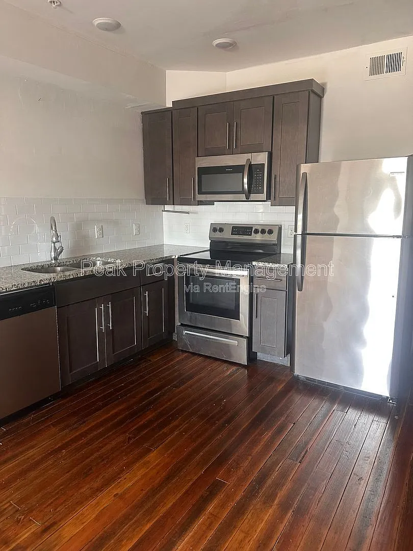 1 bed, 1.0 bath, 453 sqft, $1,095 — Photo 2