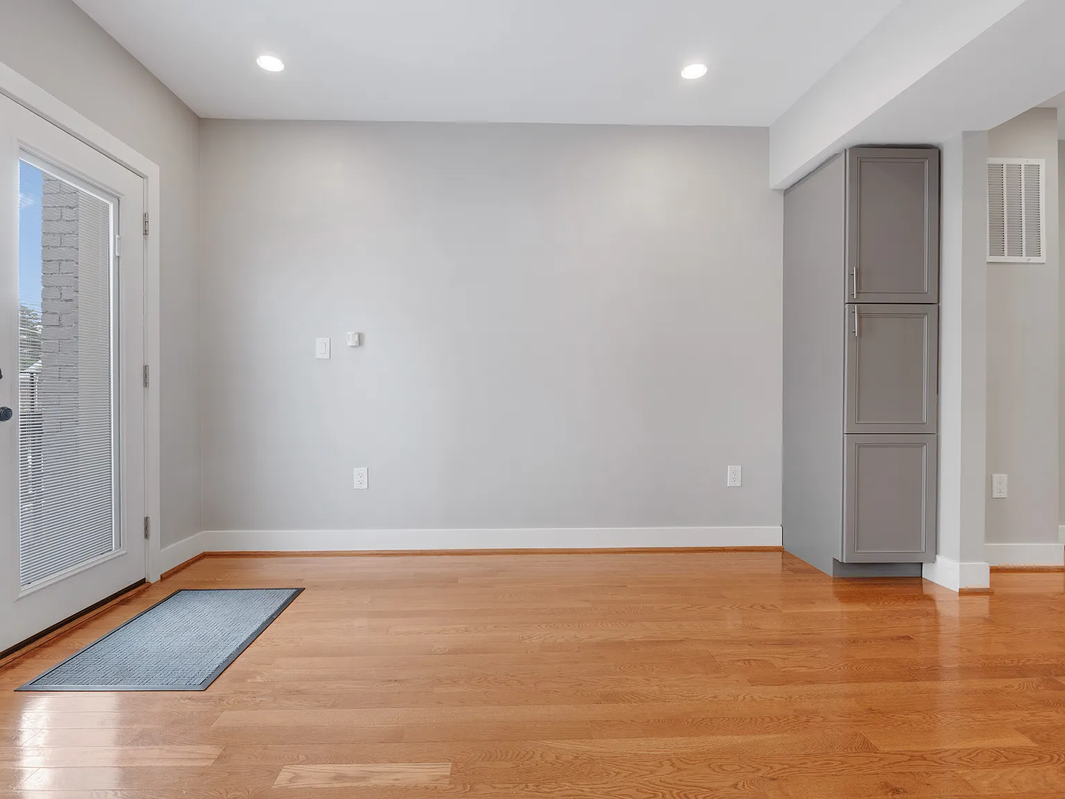3 bed, 2.5 bath, 1700 sqft, $3,350 — Photo 4
