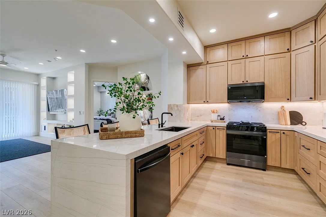 2 bed, 2.0 bath, 1273 sqft, $2,500 — Photo 1
