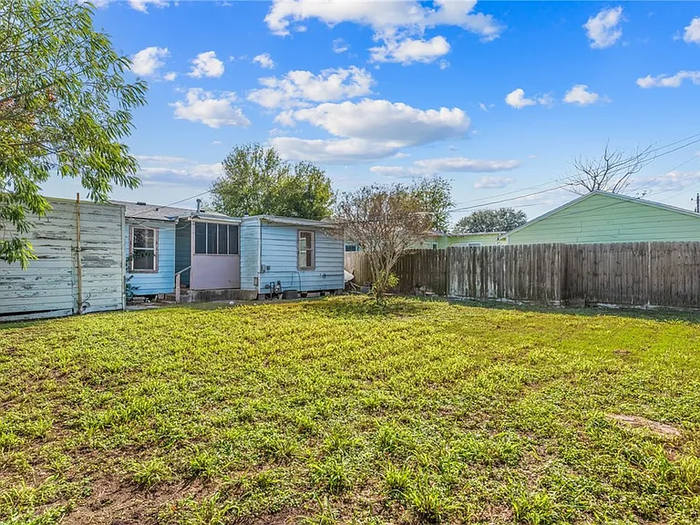 4645 Cheryl Dr — Photo 17