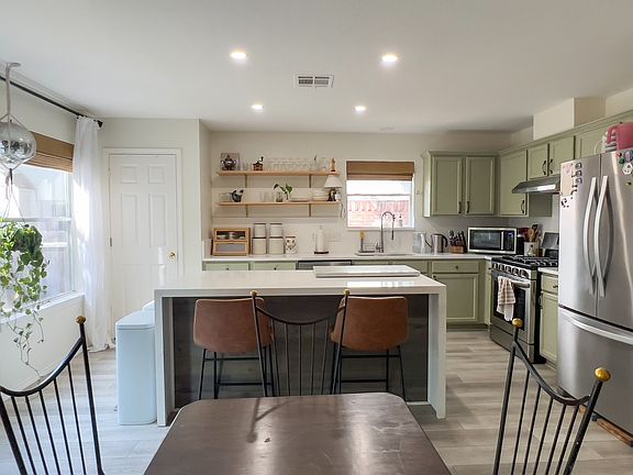 Light and Bright Kitchen!