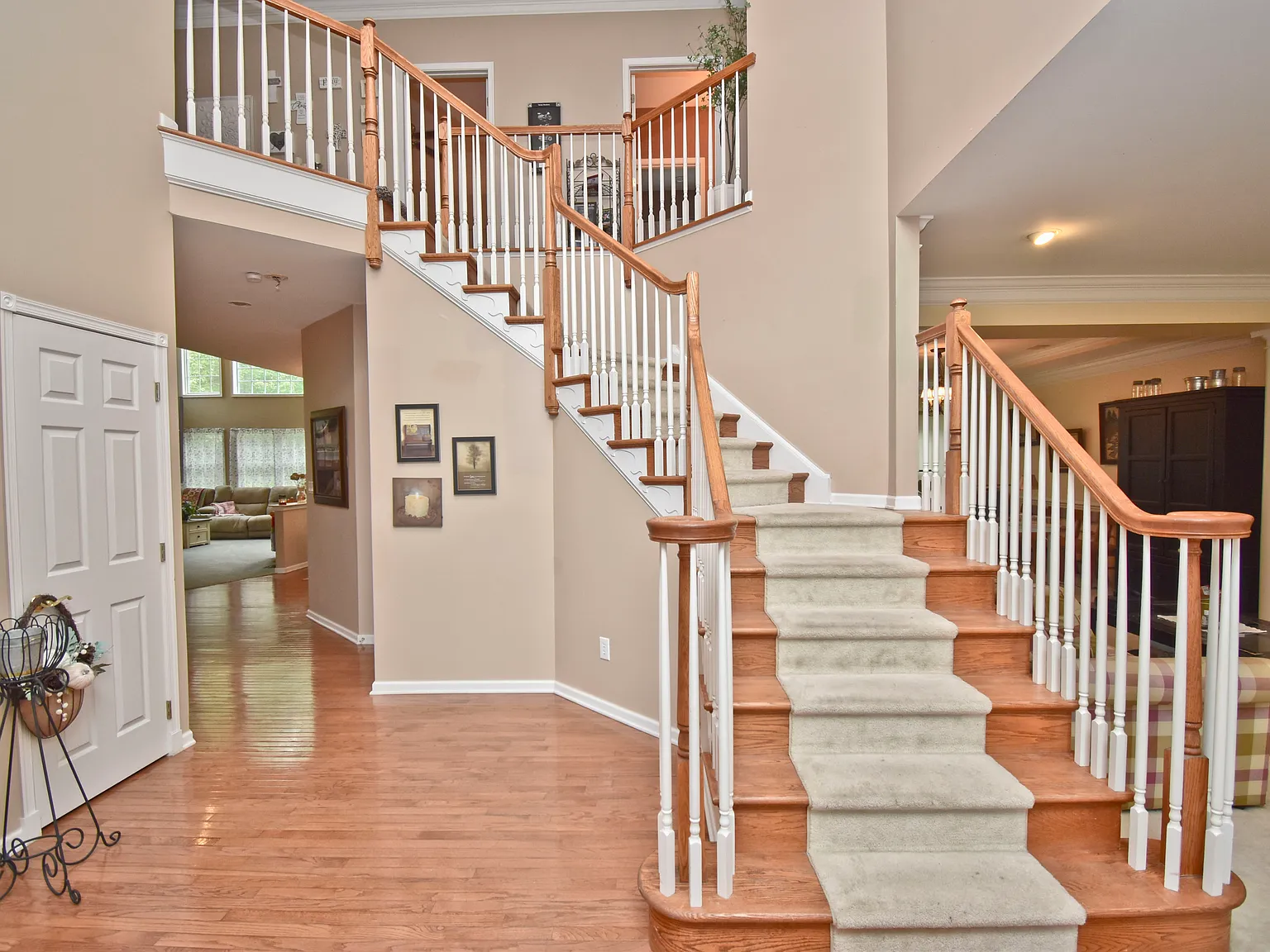 4 bed, 2.5 bath, 3723 sqft, $3,450 — Photo 3