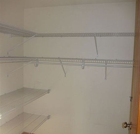 04-LivingCloset