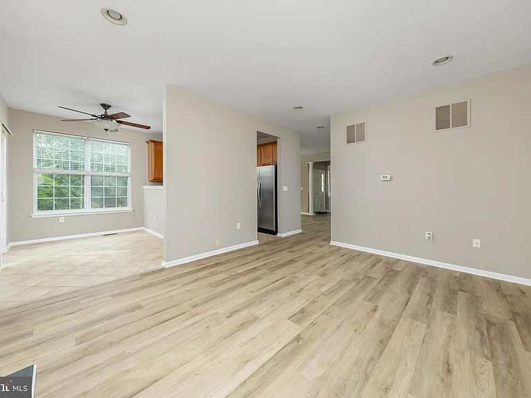 1085 Buckingham Dr — Photo 10