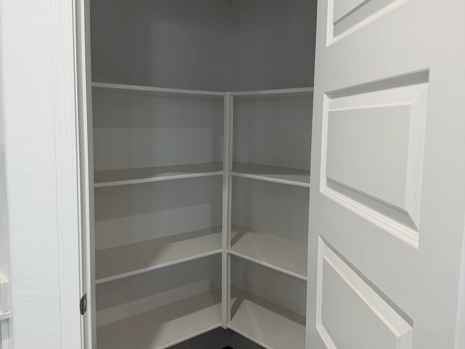 4 bed, 1967 sqft, $2,499 — Photo 3