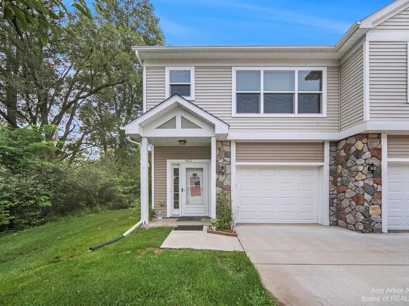 421 Fieldstone Ct, Chelsea, MI 48118