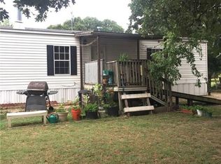 447 Bugtussle Ln, Luling, TX 78648