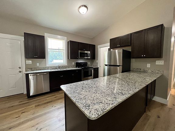 3rd image of 990 Park View Cir