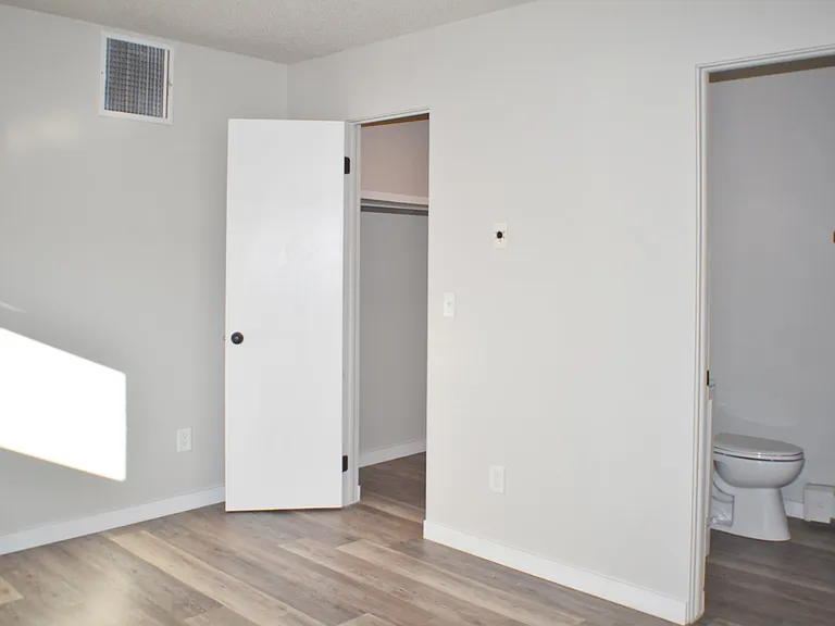 Summit View Apartments — Photo 53