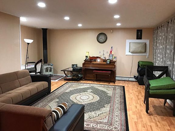 3rd image of 7 Pond Ln