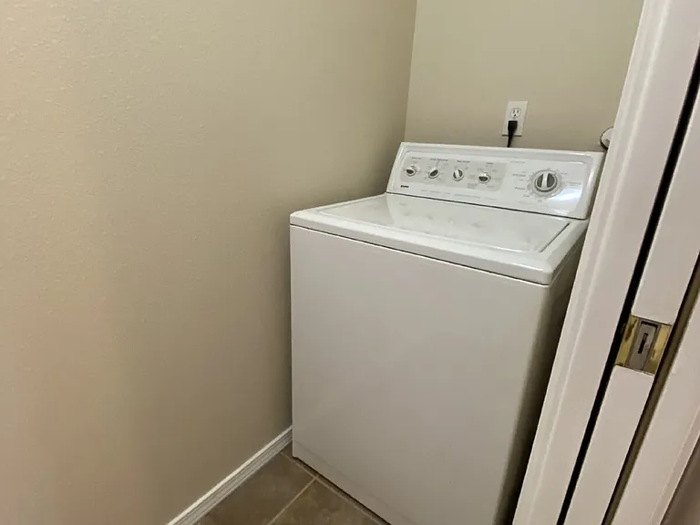 2 bed, 1.0 bath, 900 sqft, $1,195 — Photo 11