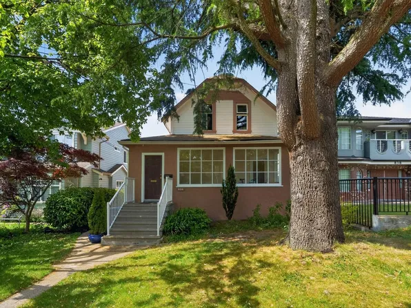 836 13th St, New Westminster, BC V3M 4M9
