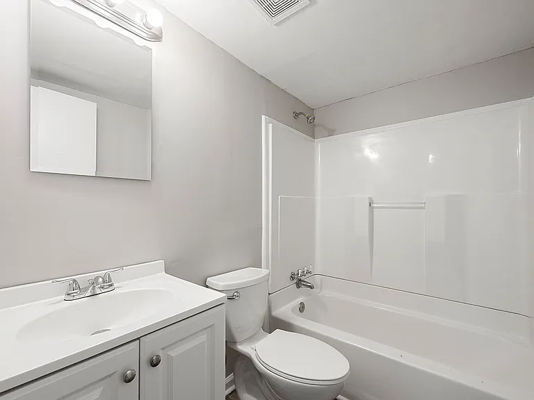 592 Cooper St SW #2 — Photo 8