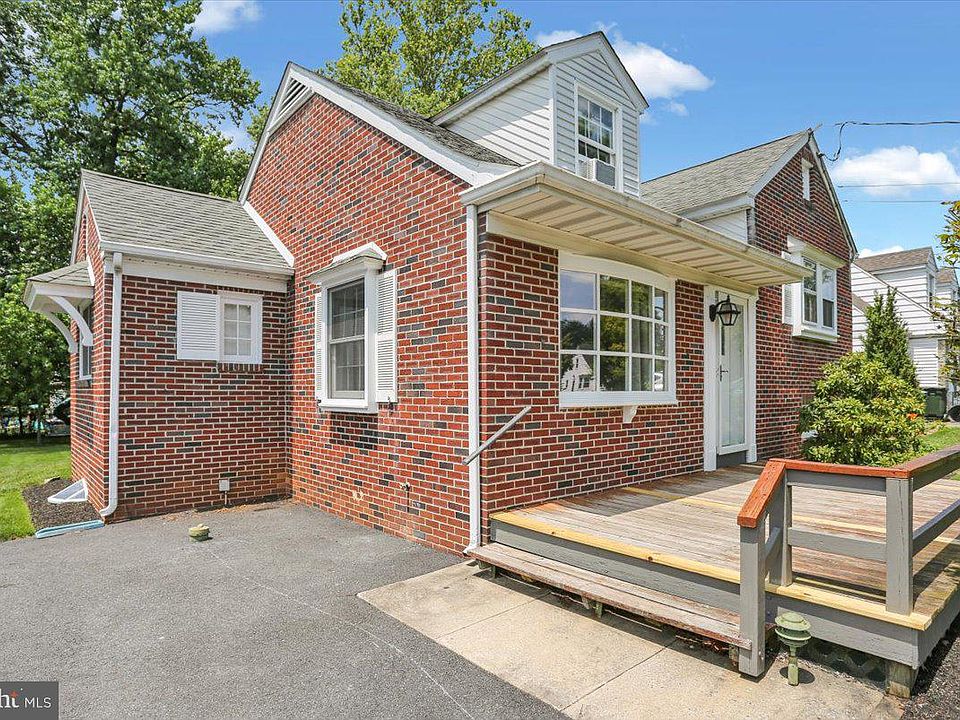 1441 Hollywood Dr Lancaster PA Zillow