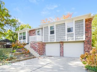 805 NW Canterbury Rd, Blue Springs, MO 64015