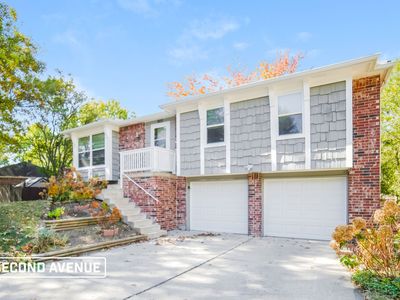 805 NW Canterbury Rd, Blue Springs, MO, 64015