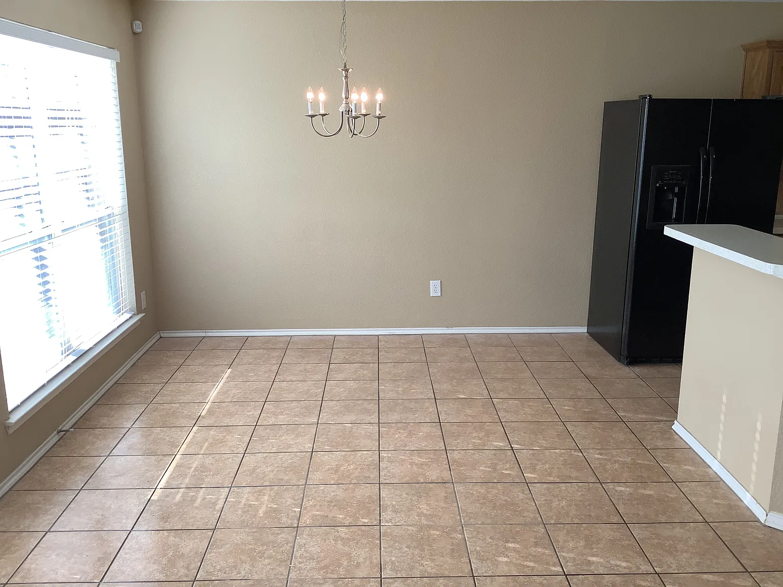3 bed, 2.5 bath, 2590 sqft, $2,795 — Photo 4