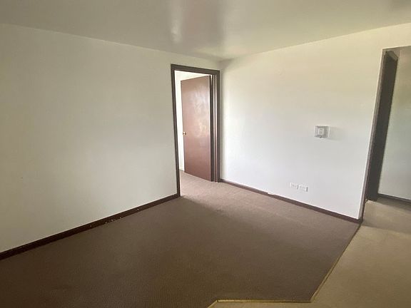 3rd image of 1627 Woodbine Dr #12
