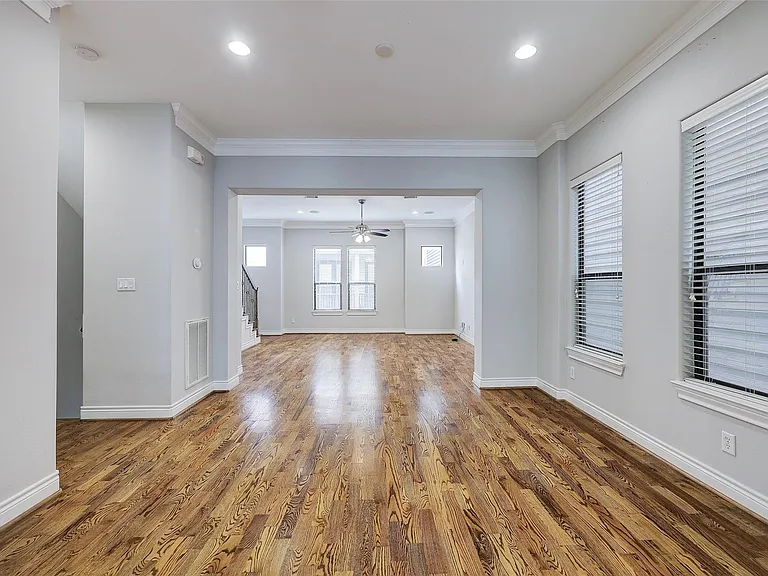 3245 Maxroy St — Photo 5