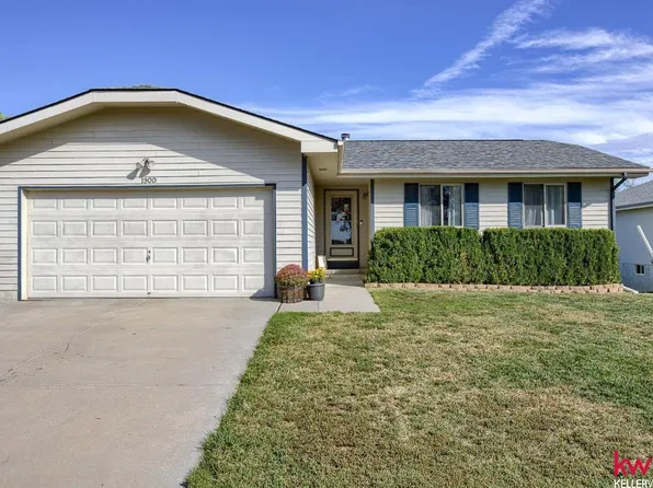 1900 NW 58th St, Lincoln, NE 68528