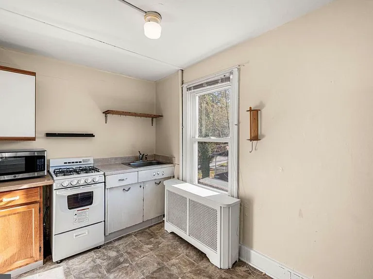 106 N Valley Rd #B — Photo 11