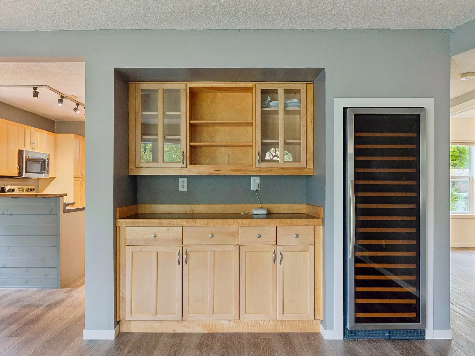 3 bed, 1940 sqft, $3,100 — Photo 3