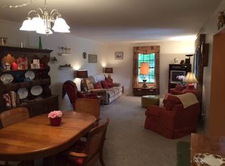 5250 Woodbridge Ln S #5250, Greenfield, WI 53221