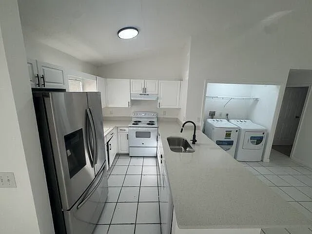 3 bed, 2.0 bath, 4864 sqft, $2,800 — Photo 3