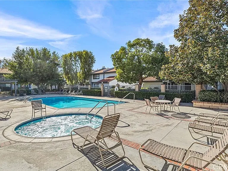 3 bed, 2.5 bath, 1438 sqft, $1,100 — Photo 3