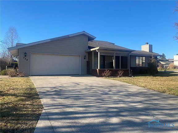 3rd image of 728 Deerwood Dr
