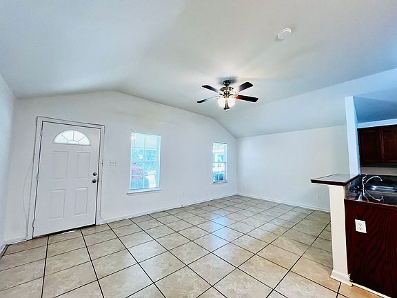 4th image of 107 Trinidad Cir