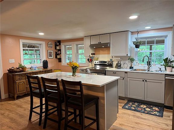 5th image of 511 Weaver Hill Rd