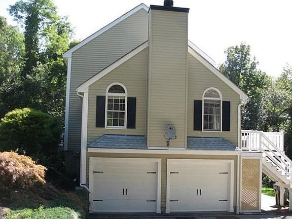 3rd image of 11 Elaine Marie Dr