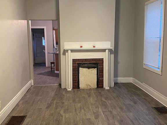 5th image of 919 W Town St