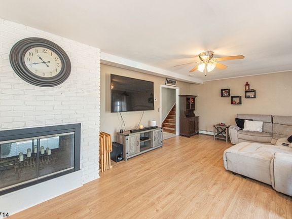 3rd image of 24 Valley View Trl
