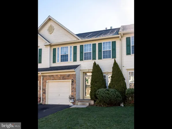 841 Geranium Dr, Warrington, PA 18976