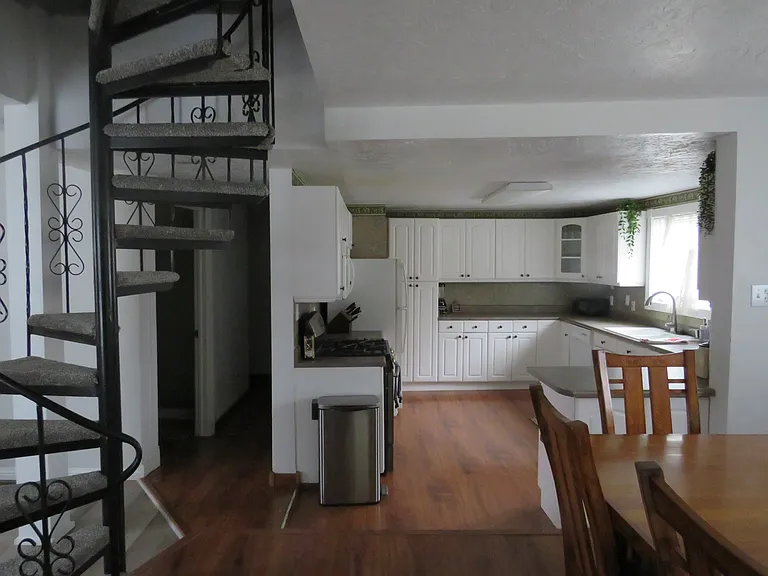 1014 E Franklin St — Photo 12