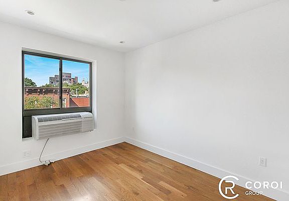 3rd image of 226 Vernon Ave #4