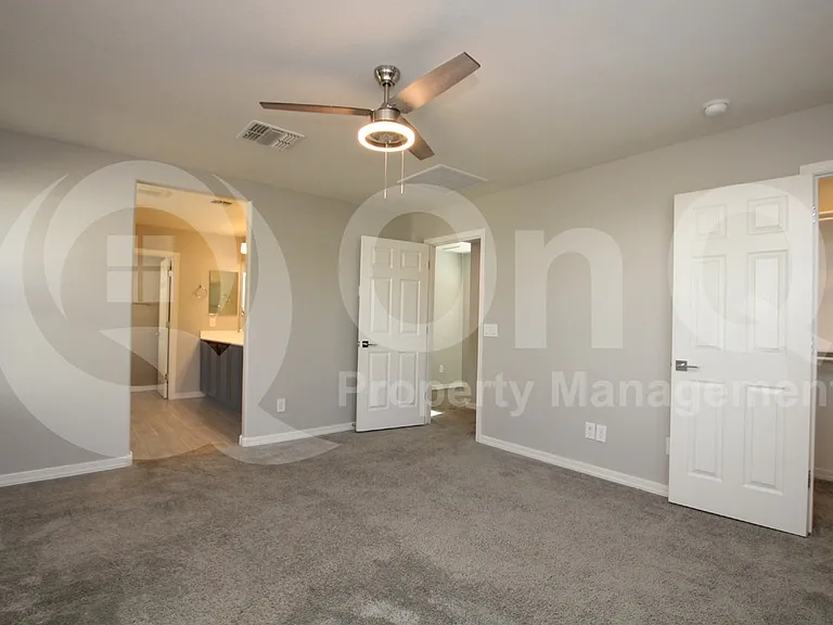 5742 W Raymond St — Photo 6