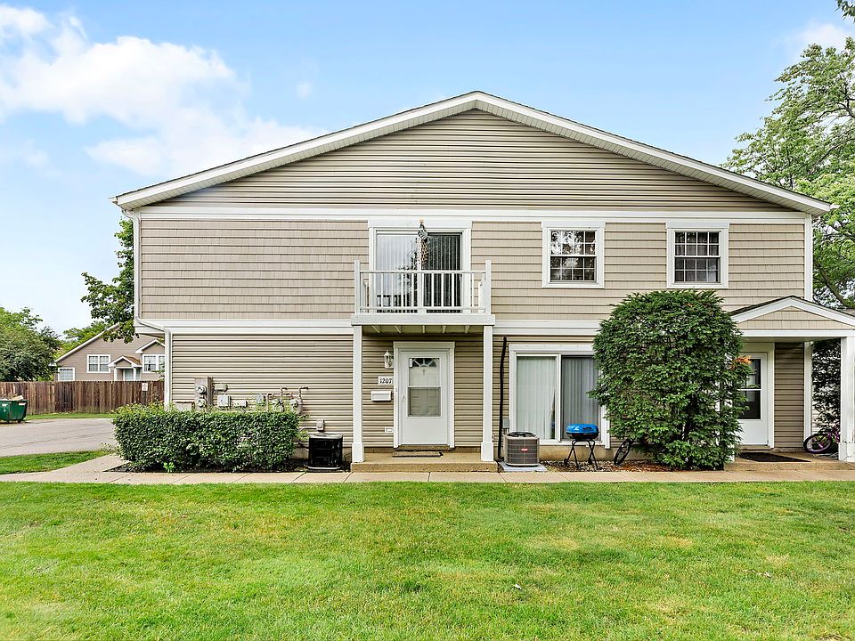 1st image of 1207 Cypress Dr #1D