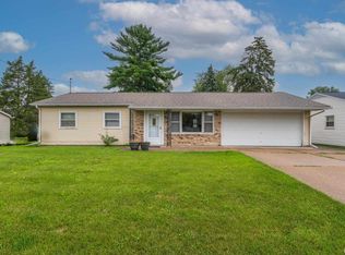 1437 Davenport St, Le Claire, IA 52753
