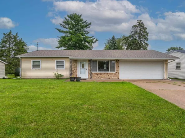 1437 Davenport St, Le Claire, IA 52753