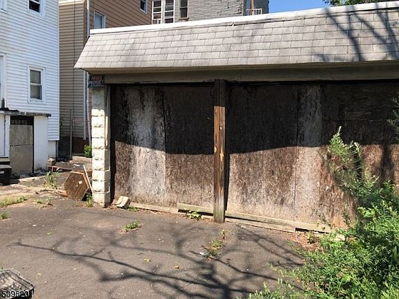 3rd image of 22 Stuyvesant Ave