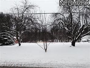 2nd image of 1949 Maplewood Rd