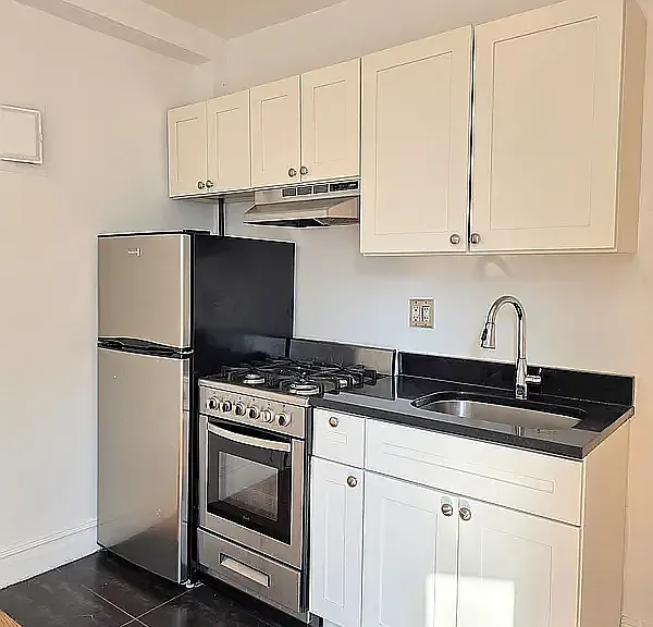 218 Thompson St #27 — Photo 6