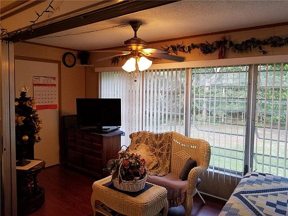 3rd image of 400 El Camino Dr APT 205